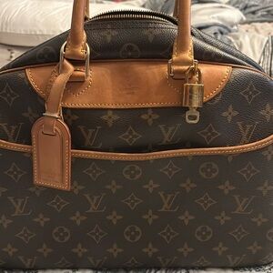AUTHENTIC Louis Vuitton Monogram Deauville  Bag Very Nice Condition